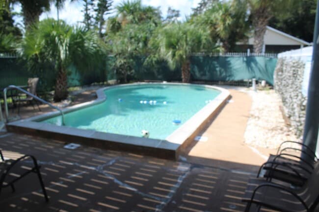 Building Photo - Furnished Riverview Home w/ Pool