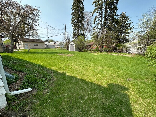 Building Photo - 108 Seminole Ave