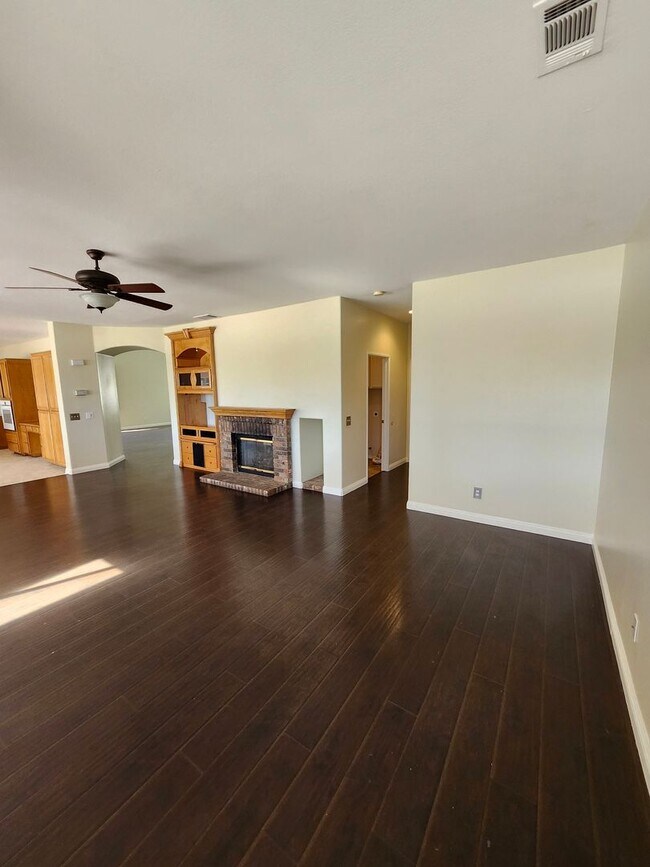 Building Photo - Beautiful two-story home located in the he...