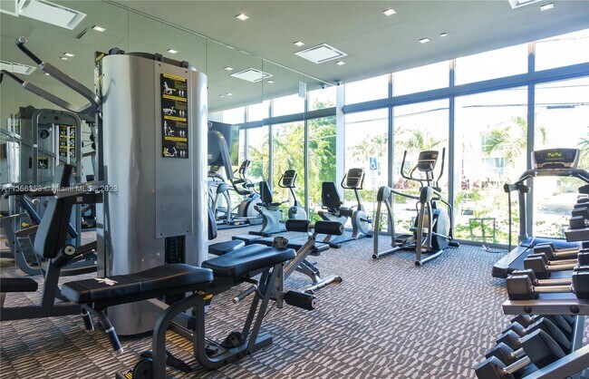 Building Photo - 9940 W Bay Harbor Dr