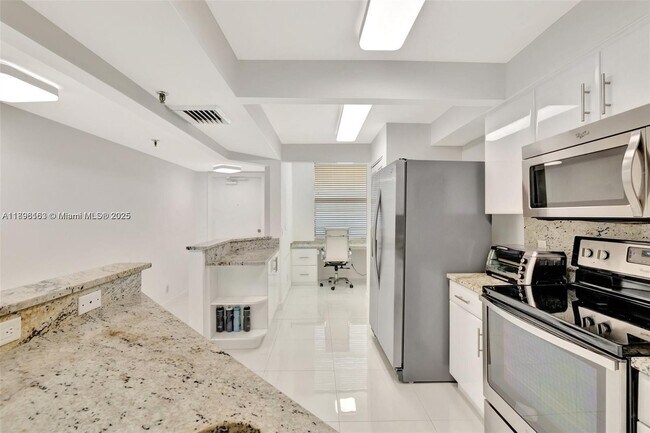 Building Photo - 9650 S Ocean Dr