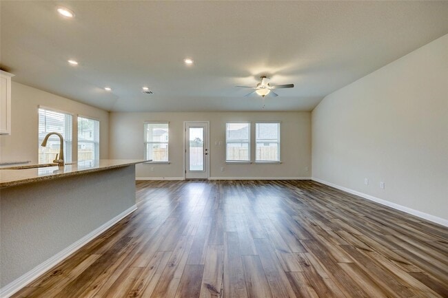 Building Photo - 201 Fairmeadow Downs Dr