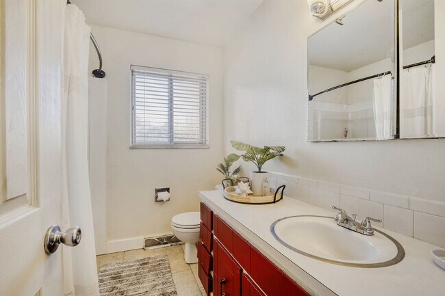 Building Photo - Spacious Cul-de-Sac Home Near CSU