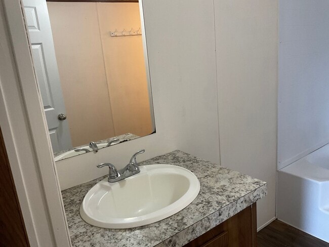 Building Photo - Cute Doublewide Home For Rent In West Lincoln County
