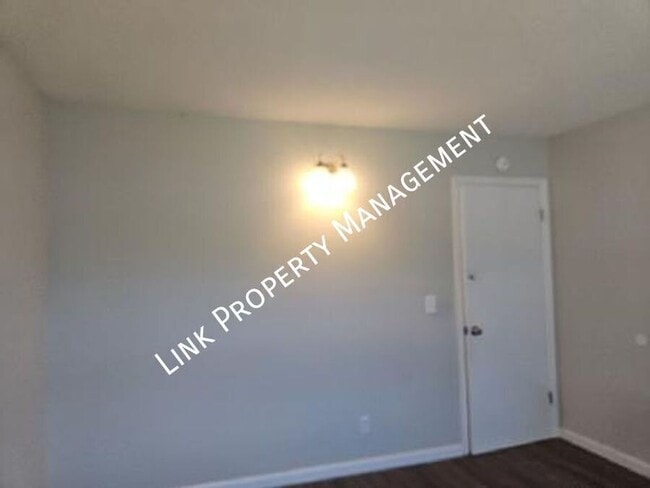 Building Photo - 1640 Keeble St