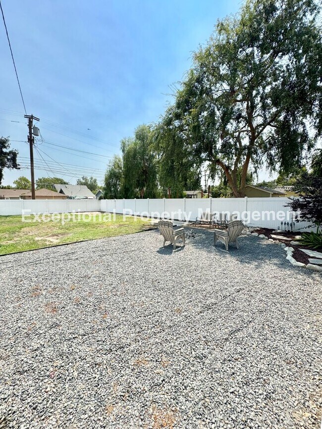 Building Photo - Great 2 bed 1 bath Craftsman home!