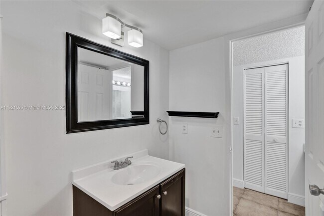 Building Photo - 2401 S Ocean Dr