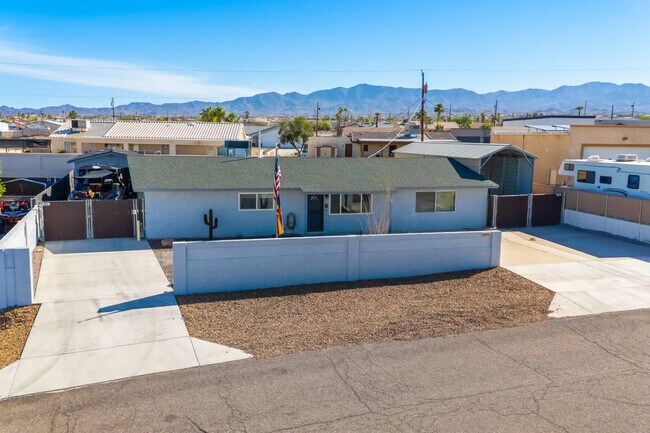 Building Photo - 2261 Sahara Dr