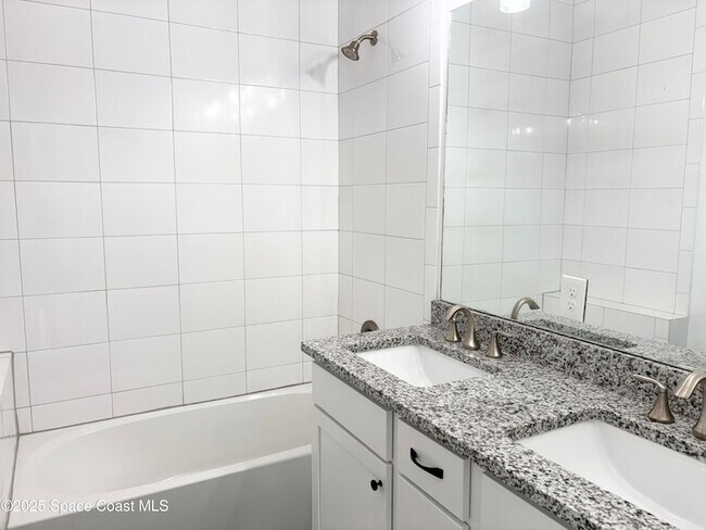 Building Photo - 1455 Isabella Dr