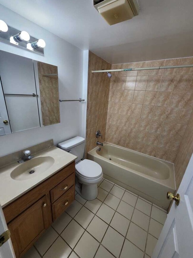 Building Photo - 1781 Algonquin Rd