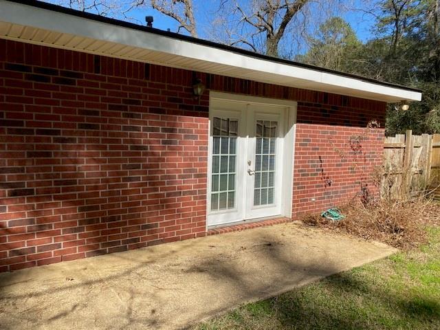 Building Photo - 2107 Greentree Dr