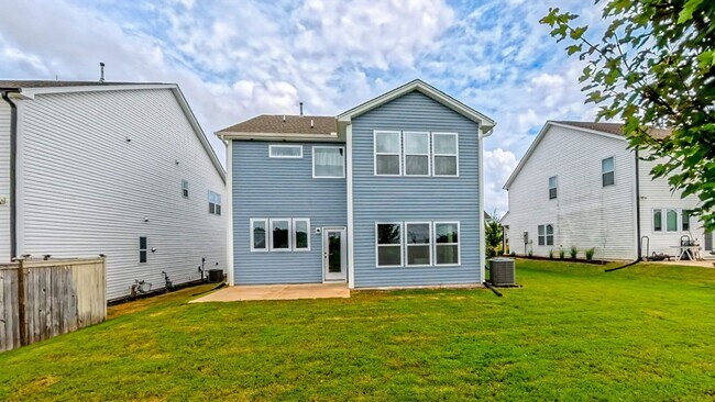 Building Photo - A stylish and modern single-family home wi...