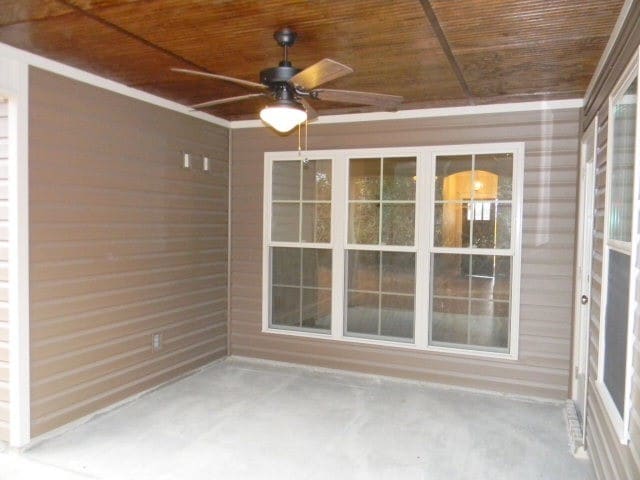 Building Photo - Modern 4BR Home with Open Layout, Granite Counters & Community Pool Access