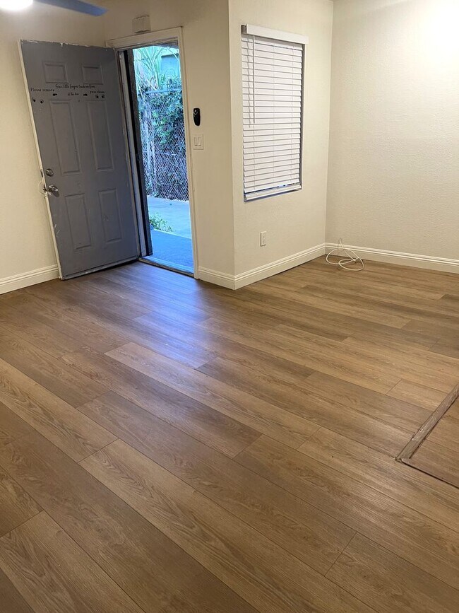 Building Photo - 227-229 E 78th St