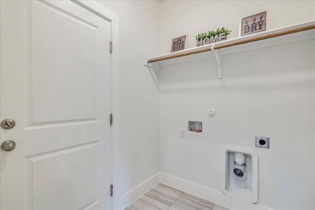 Building Photo - 439 White Steppe Way