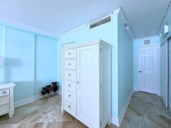 Building Photo - 3546 S Ocean Blvd