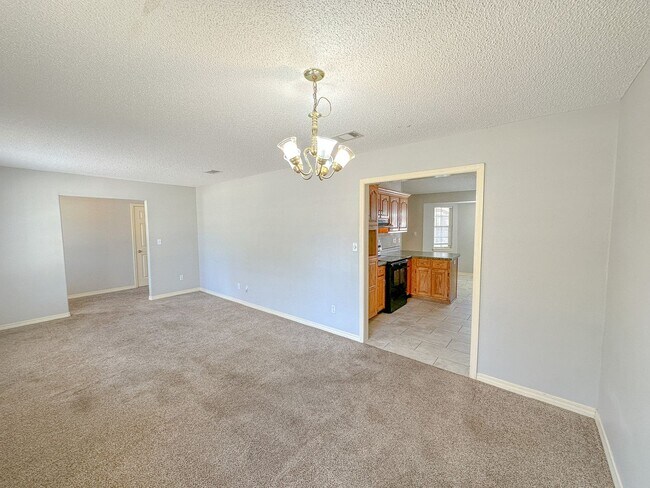 Building Photo - 3 Bedroom 2 Bath home in Marblehead Estates, located in Milton, FL!