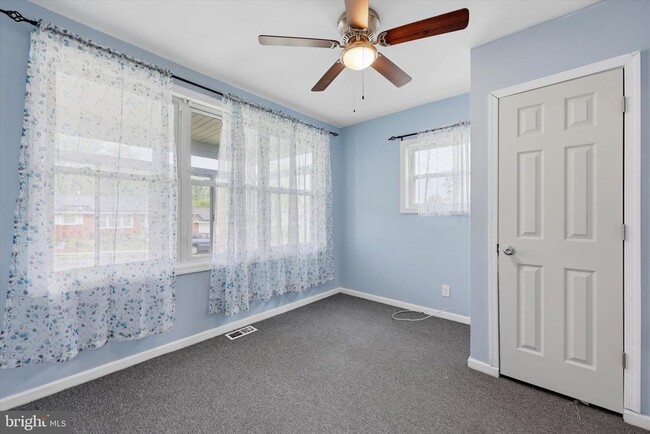 Building Photo - 334 N Oakland Ave