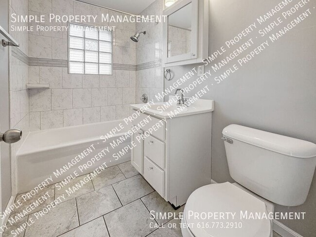 Building Photo - 535 Howard St SE