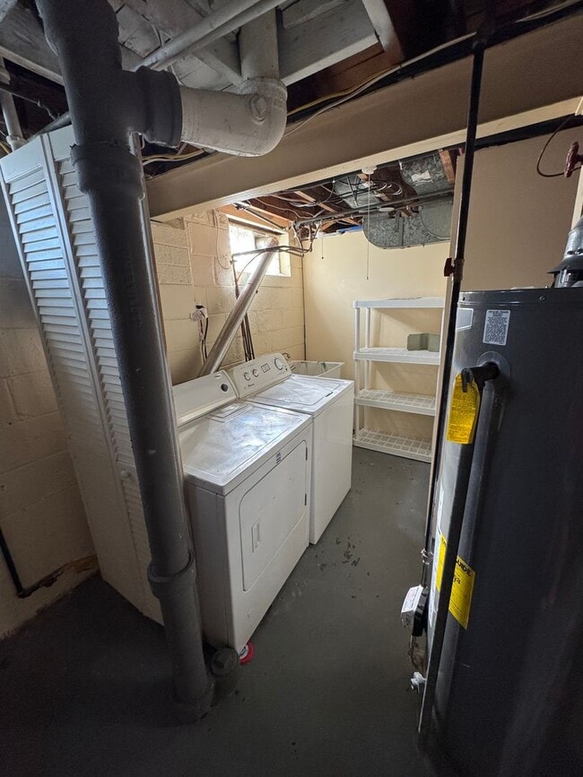 Building Photo - 3 bed 2 bath Berkley bungalow with garage ...