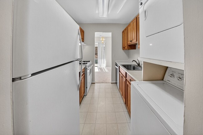 Building Photo - 3364 Hewitt Ave