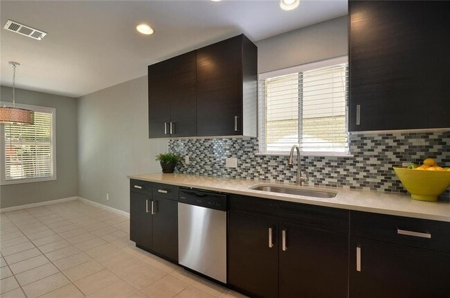 Building Photo - 10110 Woodland Village Dr