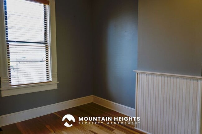 Building Photo - 235 Reed Ave N