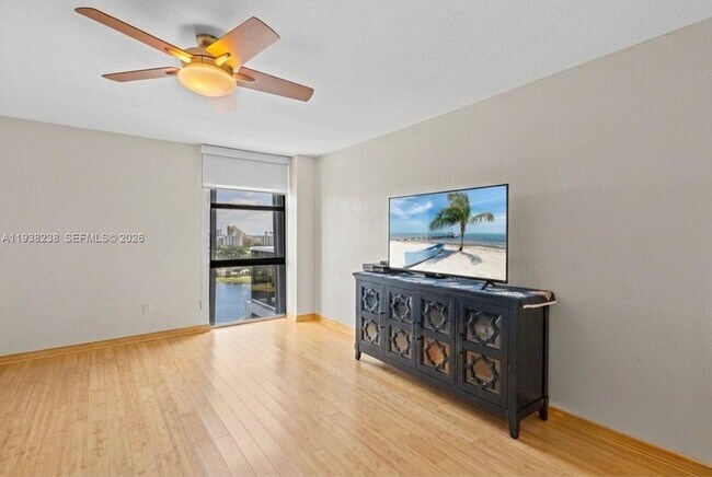 Building Photo - 3675 N Country Club Dr