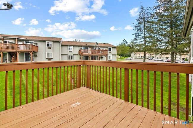 Building Photo - 35 Carillon Dr