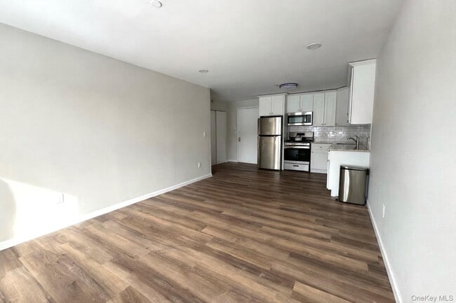 Building Photo - 213 Lake Ave