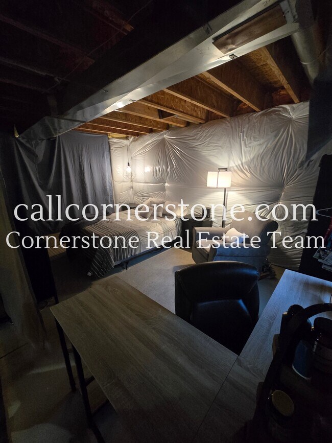 Building Photo - 8366 Hardwood Cir