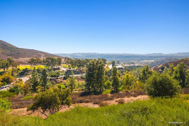 Building Photo - Stunning Hilltop Condo in North County!