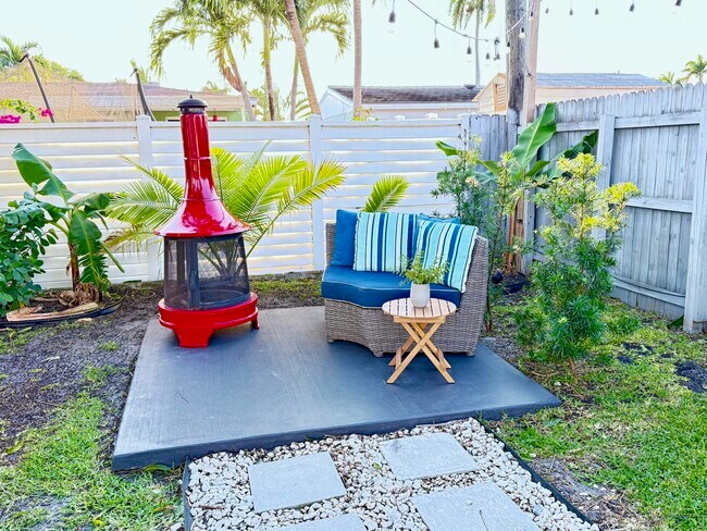 Building Photo - 5365 N Andrews Ave