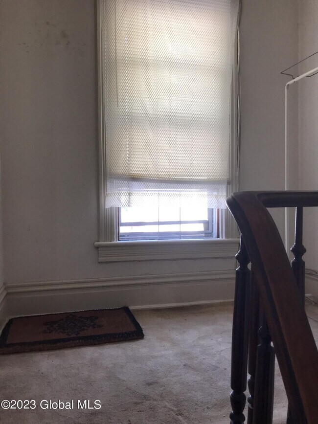 Building Photo - 354 4th Ave