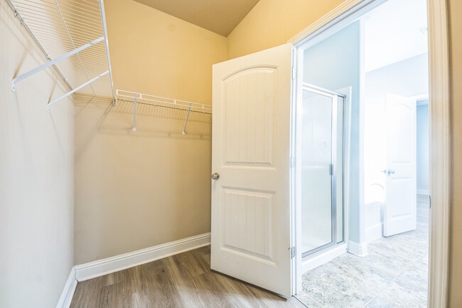 Building Photo - 14137 Waterford Cove