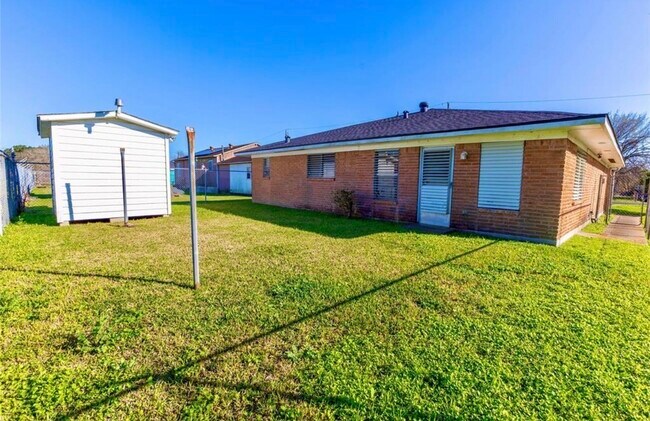 Building Photo - 6302 Park Ave