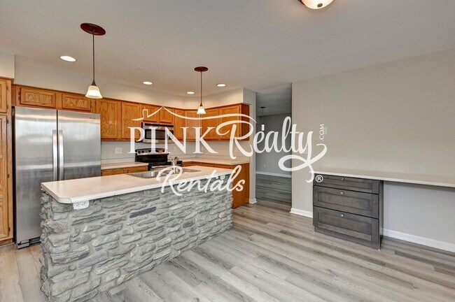 Building Photo - 5070 Hopkins Dr