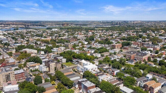 Building Photo - 306 Bergen Ave