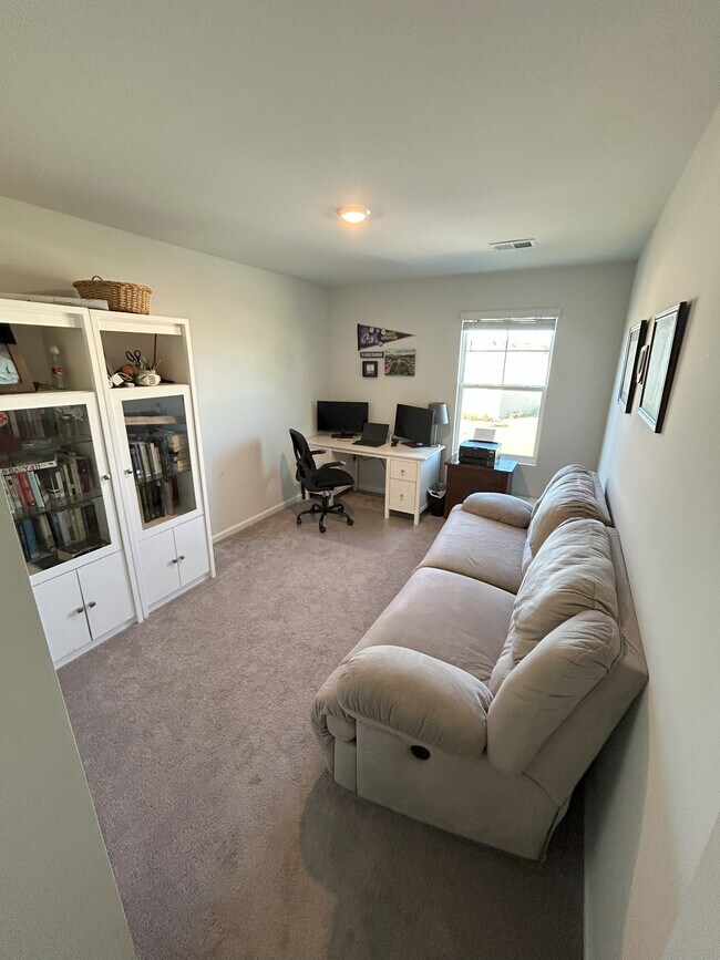 Building Photo - 121 Barbados Cir