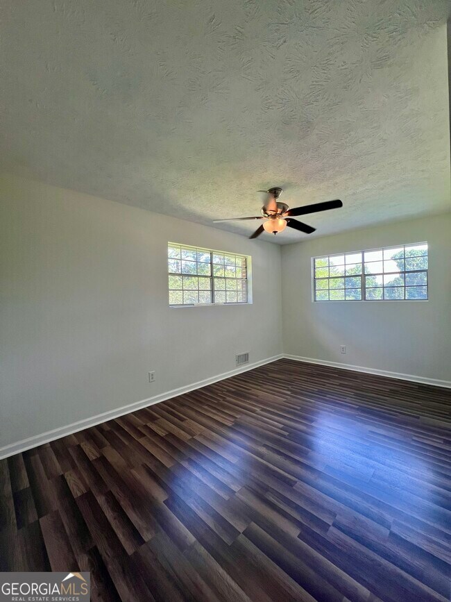 Building Photo - 6695 Courtney Dr