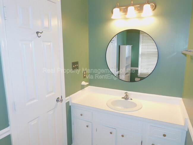 Building Photo - 2418 Cottage Pl