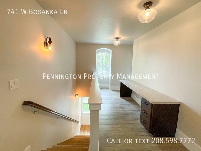 Building Photo - 741 W Bosanka Ln