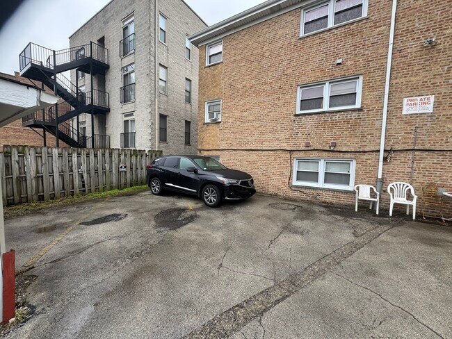 Building Photo - 5484 W Higgins Ave