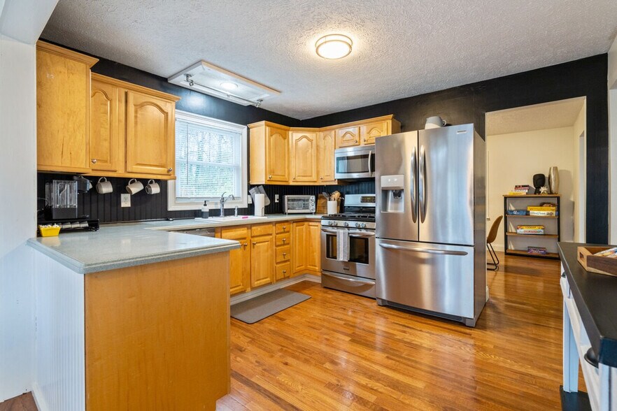 Building Photo - 306 Jason Ct