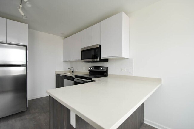 Building Photo - 940 W Winona St