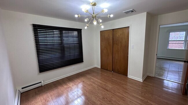 Building Photo - 211 Linden Ave