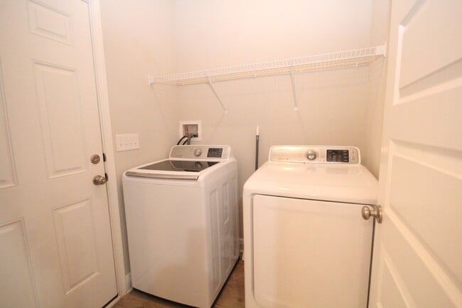 Building Photo - Coming Soon! Pet-Friendly 3-Bed Home with ...