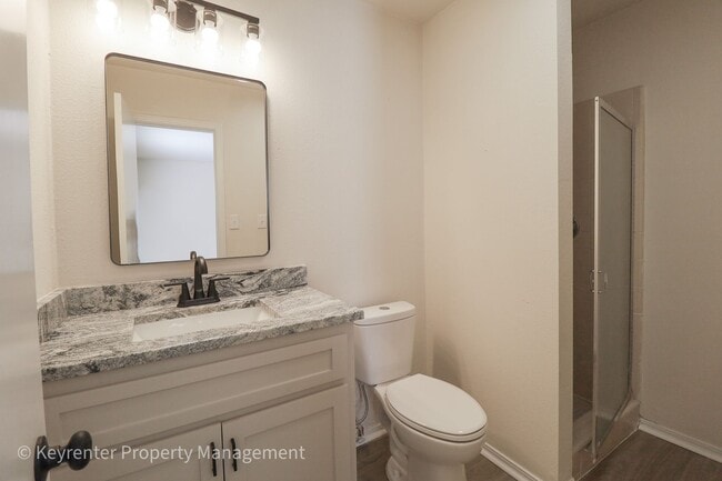 Building Photo - E 31st Ct Duplex