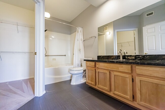 Building Photo - Downstairs condo located in Summerlin