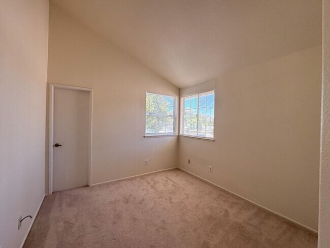 Building Photo - Spacious 3 Bedroom Home with High Ceilings...